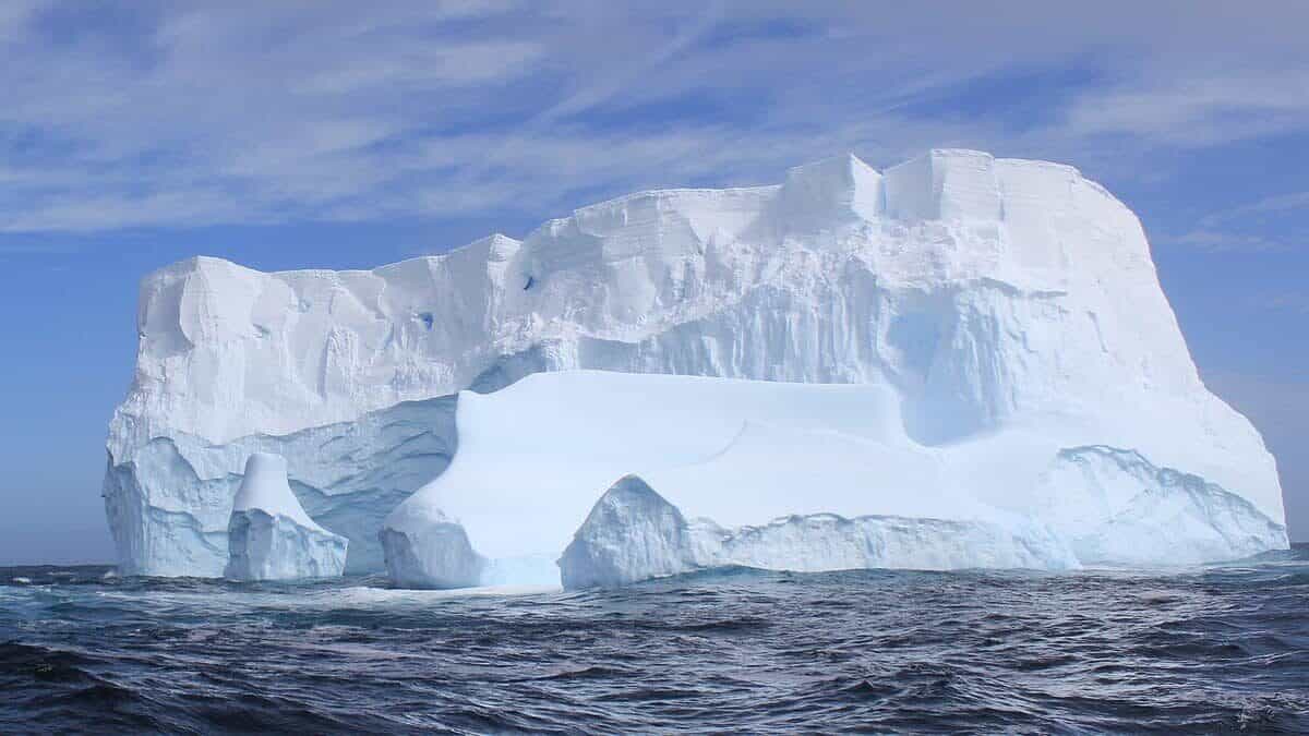 Iceberg as big as London and why do we get wrinkly fingers in water ...